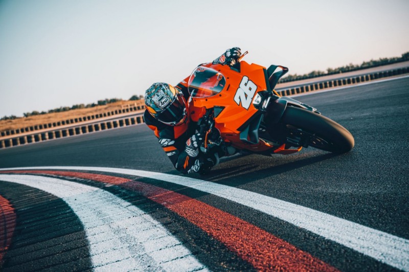 KTM Brings the Heat: The 2026 KTM 990 RC R Is Here